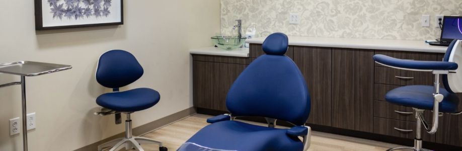 DENTAL IMPLANTS & PERIODONTAL HEALTH Cover Image